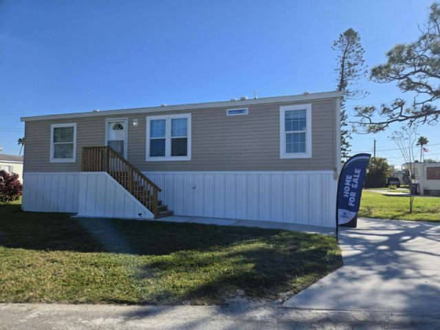 6515 15th St E in Sarasota, FL - Foto de edificio