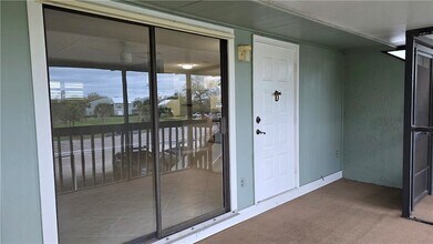 1212 Breezy Way, Unit 7H in Sebastian, FL - Building Photo - Building Photo
