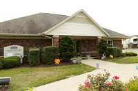 Cogic Village Apartments in Benton Harbor, MI - Foto de edificio - Building Photo