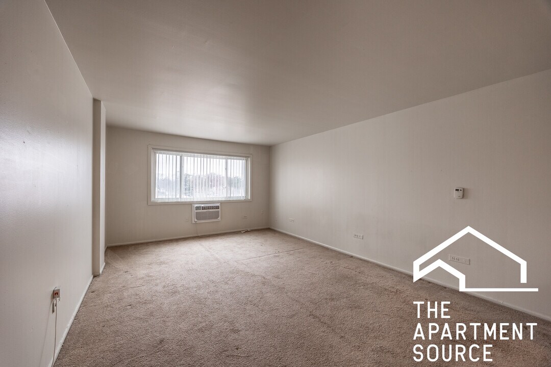 7308 W North Ave, Unit #1M in Elmwood Park, IL - Building Photo