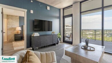 221 Main St N in St. Petersburg, FL - Foto de edificio - Building Photo