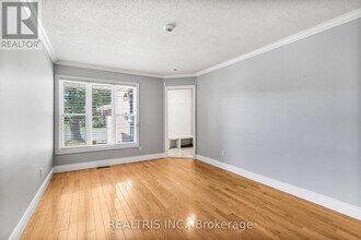 1905 Des Épinettes Ave in Ottawa, ON - Building Photo - Building Photo