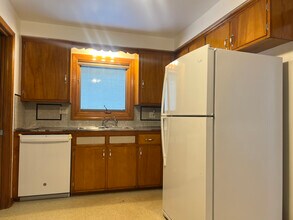 6564 Oakwood Dr in Independence, OH - Building Photo - Building Photo