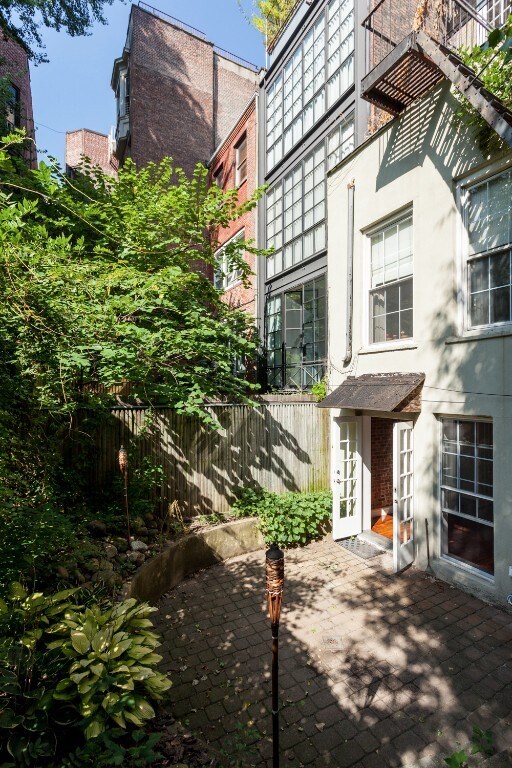 350 W 21st St in New York, NY - Building Photo - Building Photo