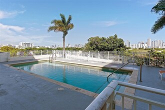 219 NW 12th Ave, Unit San Lorenzo condominium in Miami, FL - Foto de edificio - Building Photo