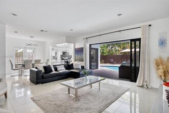 5800 NE 18th Ave in Fort Lauderdale, FL - Building Photo - Building Photo