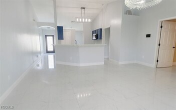 818 Albert Ave in Lehigh Acres, FL - Building Photo - Building Photo