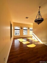 32 W Main St in Groton, CT - Building Photo