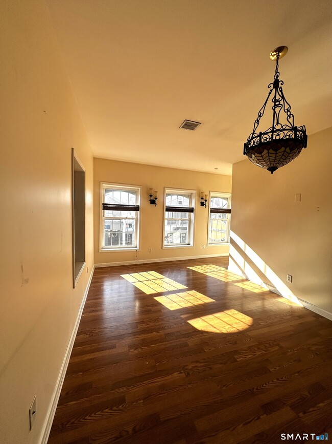 32 W Main St in Groton, CT - Building Photo - Building Photo