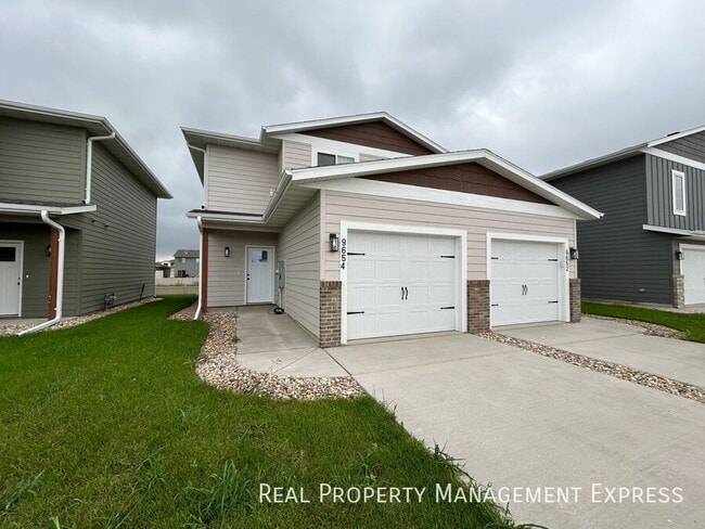 2 Bedroom 1.5 Bathroom Home for Rent in Sioux Falls, SD - Building Photo - Building Photo