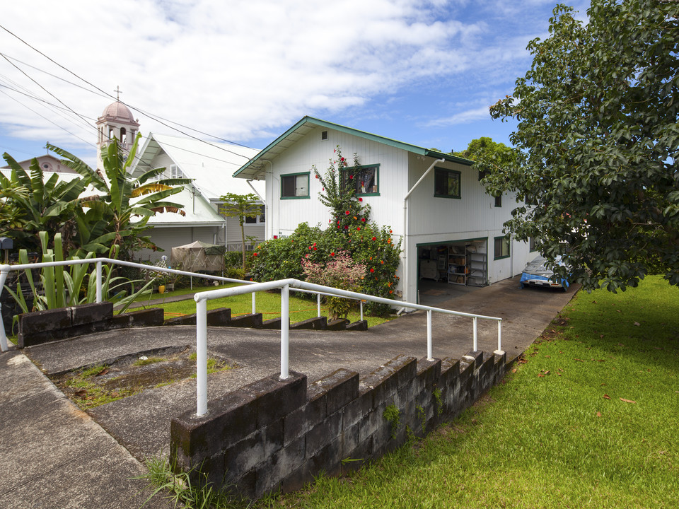 83 Kapiolani St in Hilo, HI - Building Photo