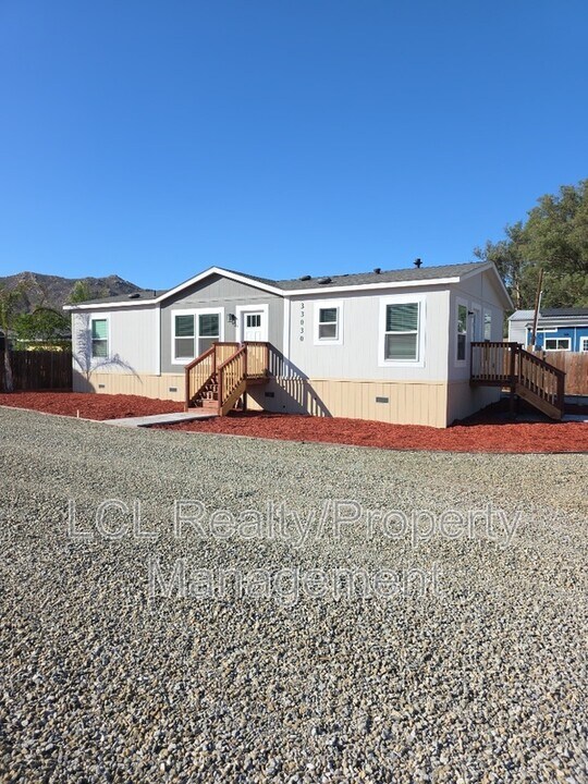 33030 CA-74 in Hemet, CA - Building Photo