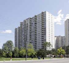 Kingsview Park in Toronto, ON - Building Photo