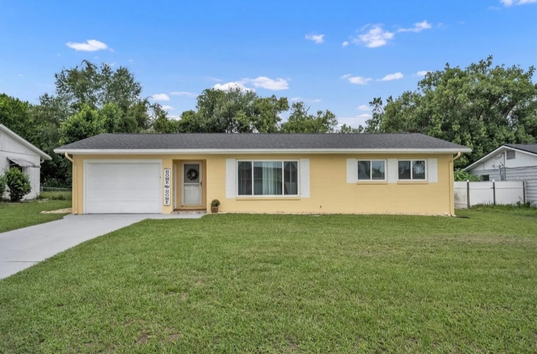 36 Marigold Ln in Debary, FL - Building Photo