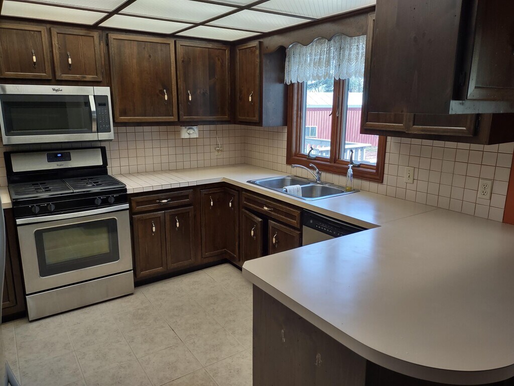 8166 Adams St Rentals in Zeeland, MI