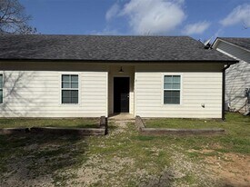 108 Wade St in Arp, TX - Building Photo