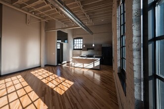 CWC  Community Within the Corridor in Milwaukee, WI - Foto de edificio - Building Photo