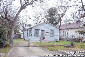 208 Parkview Dr in San Antonio, TX - Building Photo