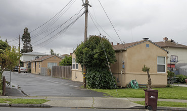 389 Meek Ave in Hayward, CA - Foto de edificio - Building Photo