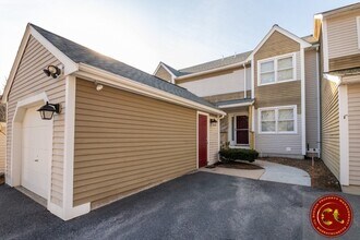 184 Bishops Forest Dr in Waltham, MA - Building Photo - Building Photo