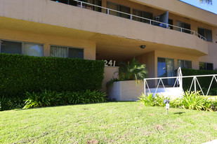 The Ramona Apartments in West Hollywood, CA - Foto de edificio - Building Photo