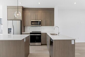 280 Chelsea Rd in Chestermere, AB - Building Photo - Building Photo