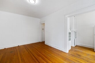 167 Maple St, Unit #110 in Malden, MA - Foto de edificio - Building Photo