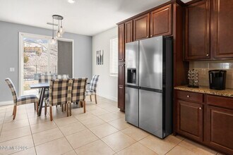 10270 Gold Mine Dr in Reno, NV - Building Photo - Building Photo