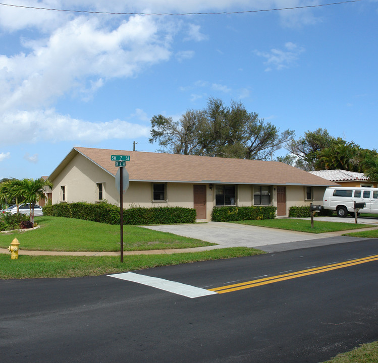 278-284 SW 7th St in Dania Beach, FL - Building Photo