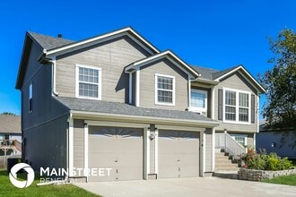 1210 Aspen Dr in Greenwood, MO - Building Photo - Building Photo