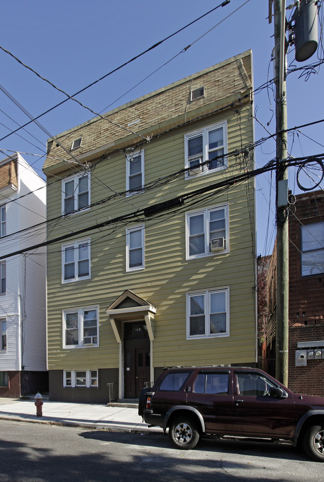 160 Pearsall Ave in Jersey City, NJ - Building Photo - Building Photo