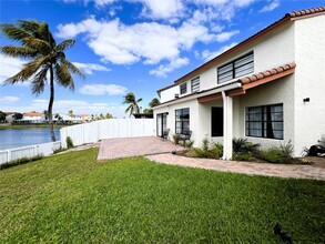 13228 SW 10th Ln in Miami, FL - Foto de edificio - Building Photo