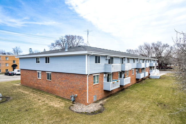 Covington Place Apartments in St. Cloud, MN - Building Photo - Building Photo