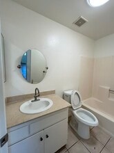 915 Carob Way in Montebello, CA - Foto de edificio - Building Photo