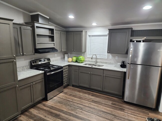 640 Houston St in Pleasanton, TX - Building Photo - Building Photo