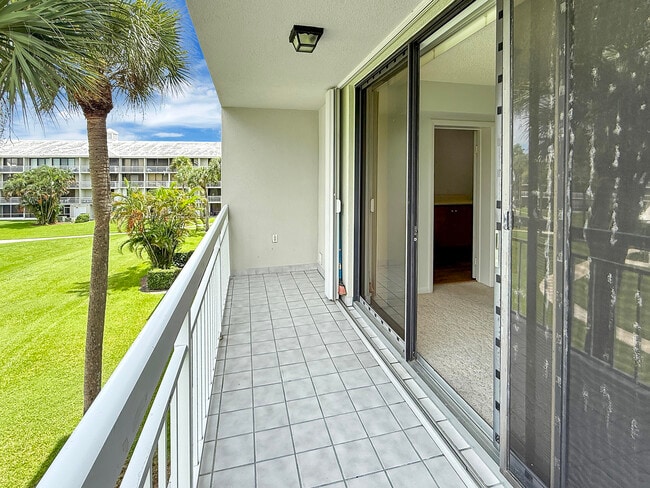 2601 Village Blvd in West Palm Beach, FL - Building Photo - Building Photo