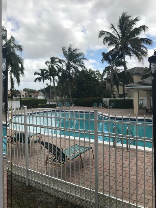 845 NW 98th Ave in Plantation, FL - Building Photo