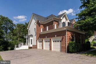 18852 Ridgeback Ct in Leesburg, VA - Building Photo - Building Photo