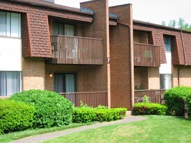 525 Crown St, Unit 134 in Meriden, CT - Building Photo