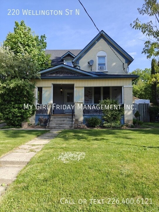 220 Wellington St N in Kitchener, ON - Building Photo