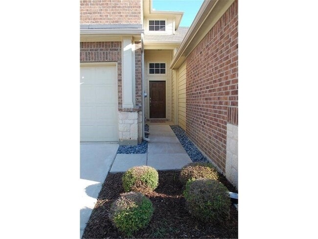 945 Wellington Dr, Unit 44 in Lewisville, TX - Building Photo - Building Photo