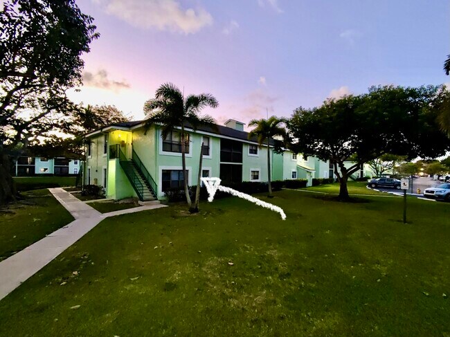 3973 NW 87th Ave in Sunrise, FL - Building Photo - Building Photo