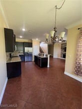 2427 Ashbury Cir in Cape Coral, FL - Foto de edificio - Building Photo