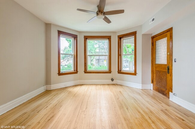 5138 W Montrose Ave, Unit 1