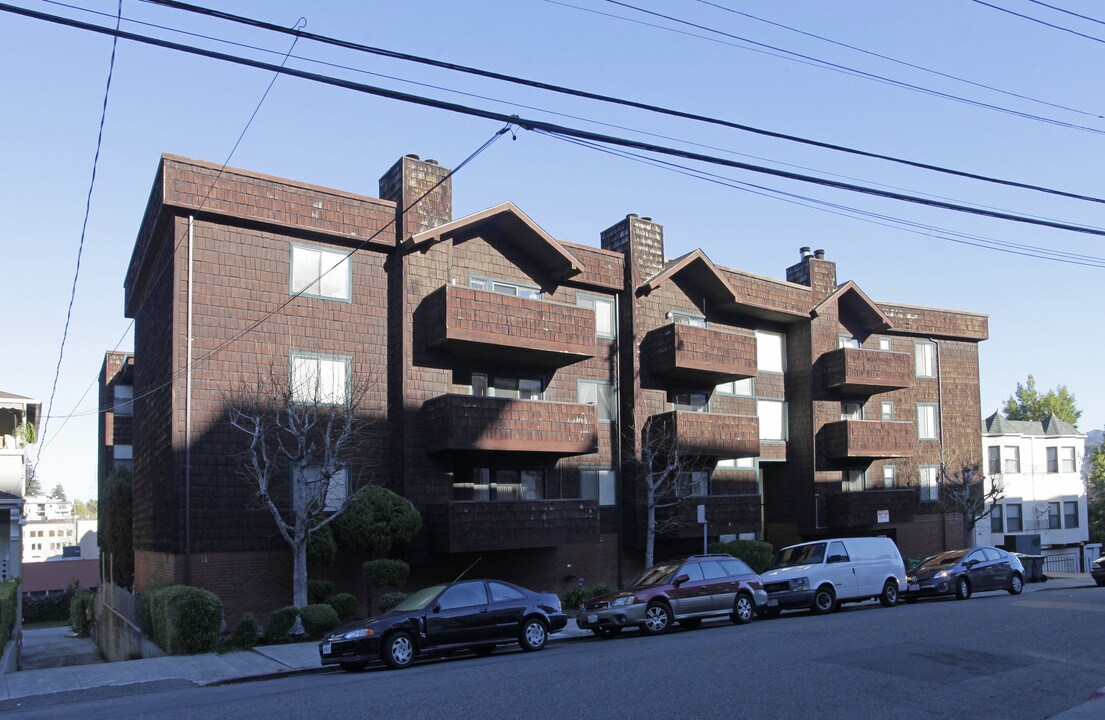 Beacon Hill Apartments in Oakland, CA - Building Photo