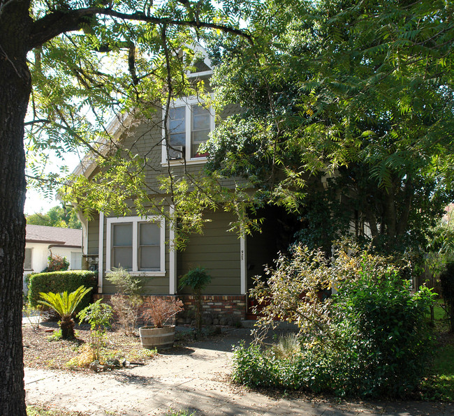 925 Stewart St in Santa Rosa, CA - Foto de edificio - Building Photo