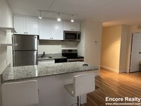 1243 Beacon St, Unit 3E in Brookline, MA - Foto de edificio - Building Photo