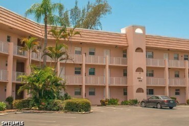 property at 400 Forest Lakes Blvd