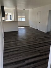 1136 S Holt Ave, Unit 2 in Los Angeles, CA - Foto de edificio - Building Photo