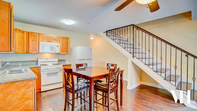 1227 W 37th Pl in Los Angeles, CA - Building Photo - Building Photo